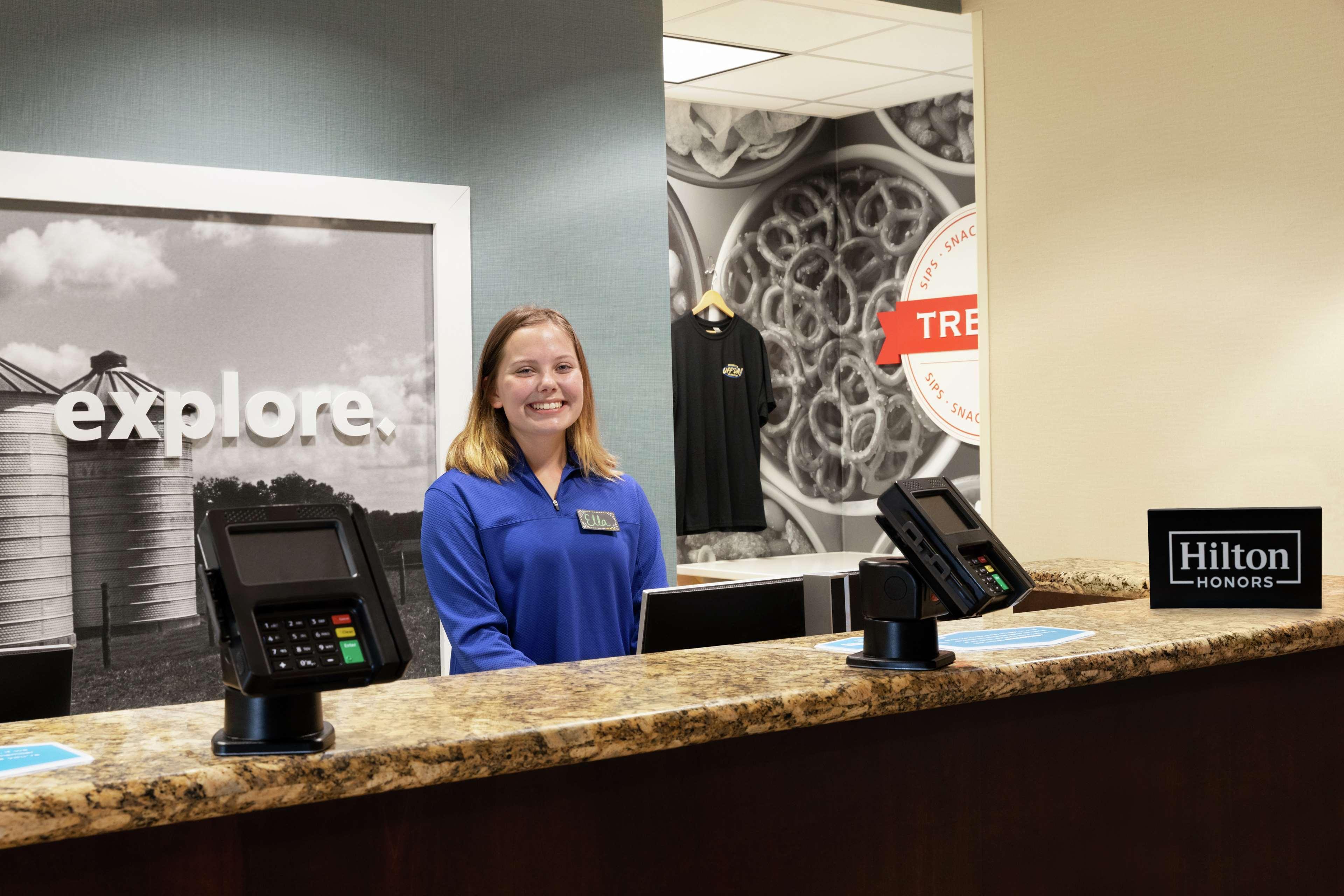 Hampton Inn & Suites Rogers Exterior photo