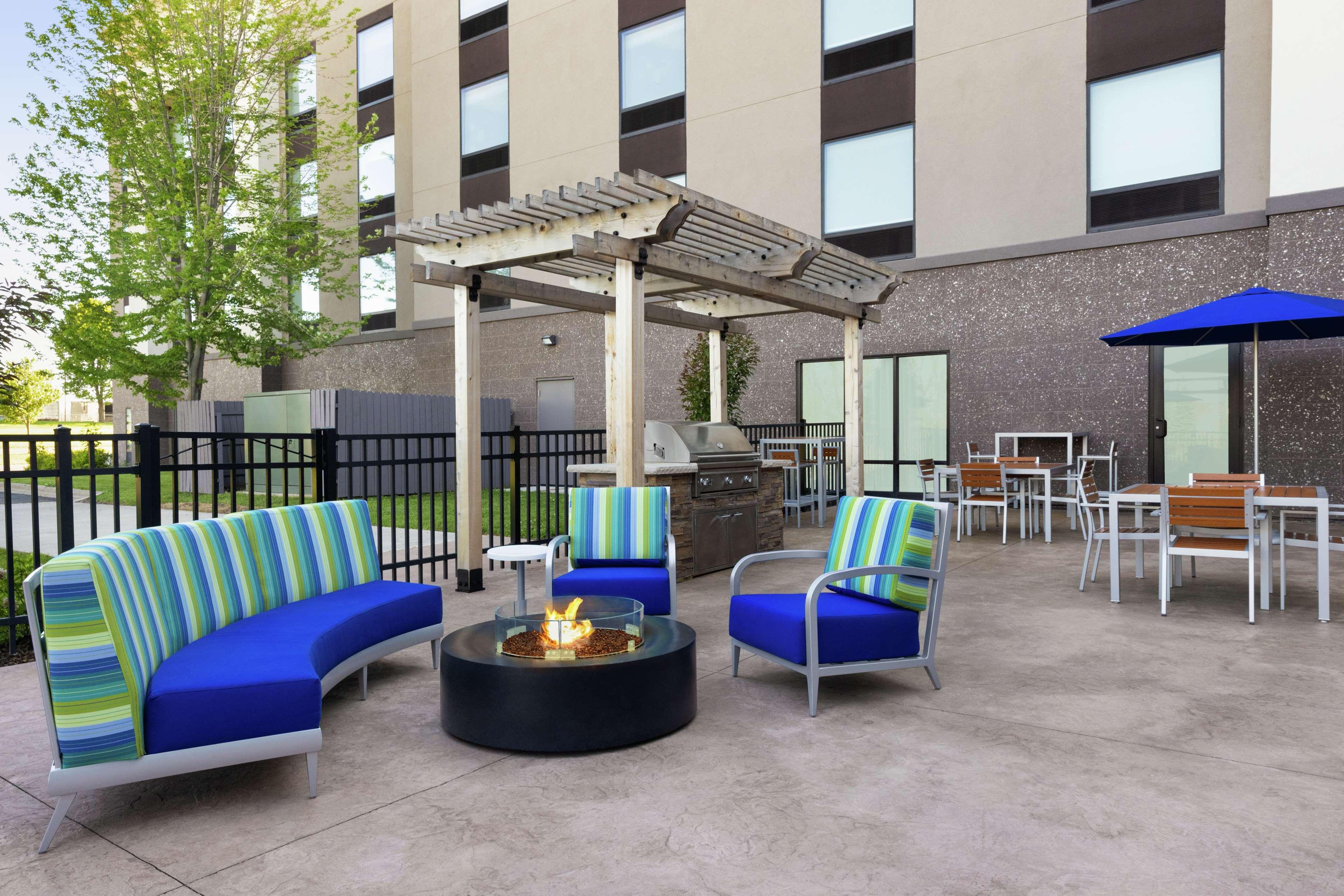 Hampton Inn & Suites Rogers Exterior photo