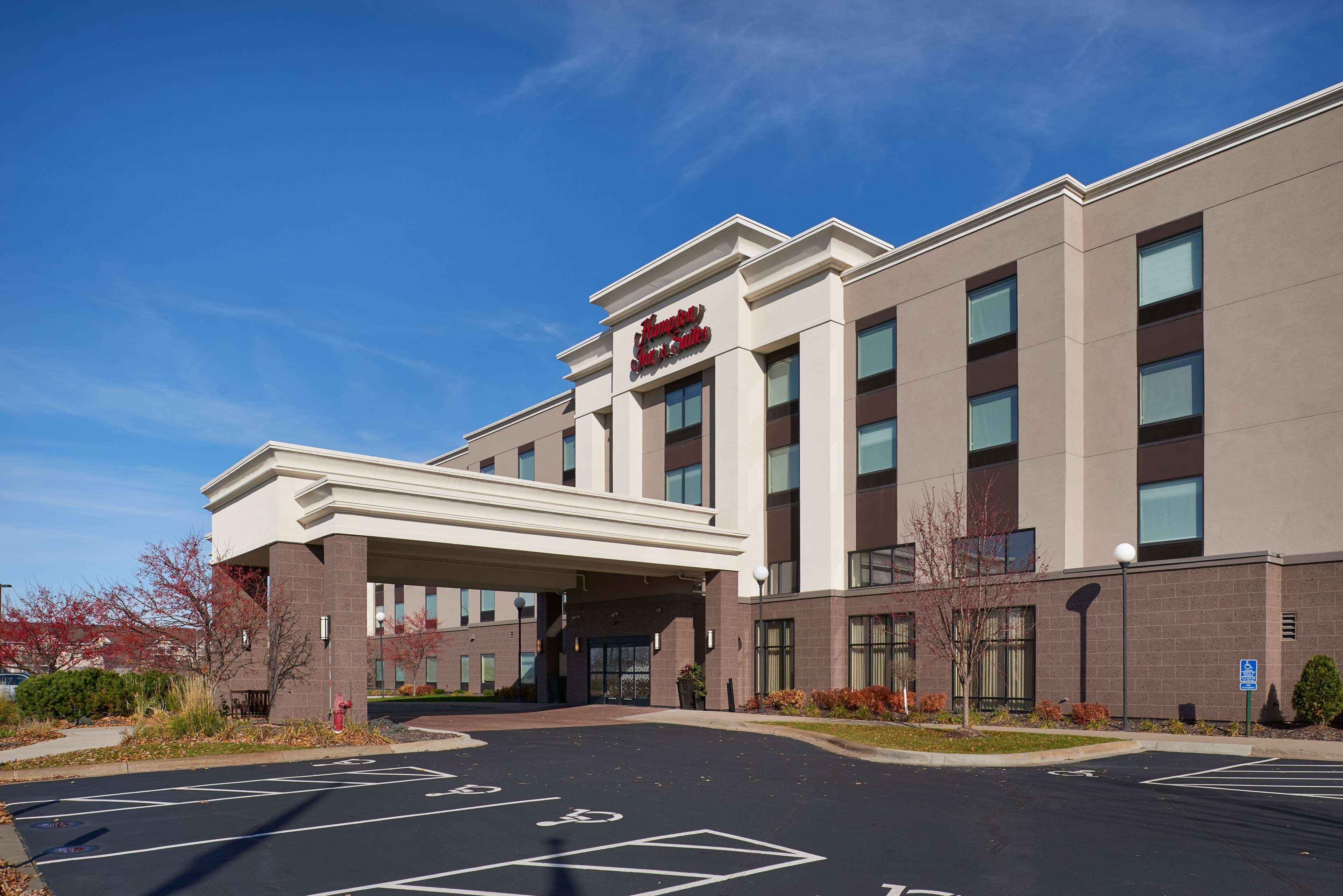 Hampton Inn & Suites Rogers Exterior photo