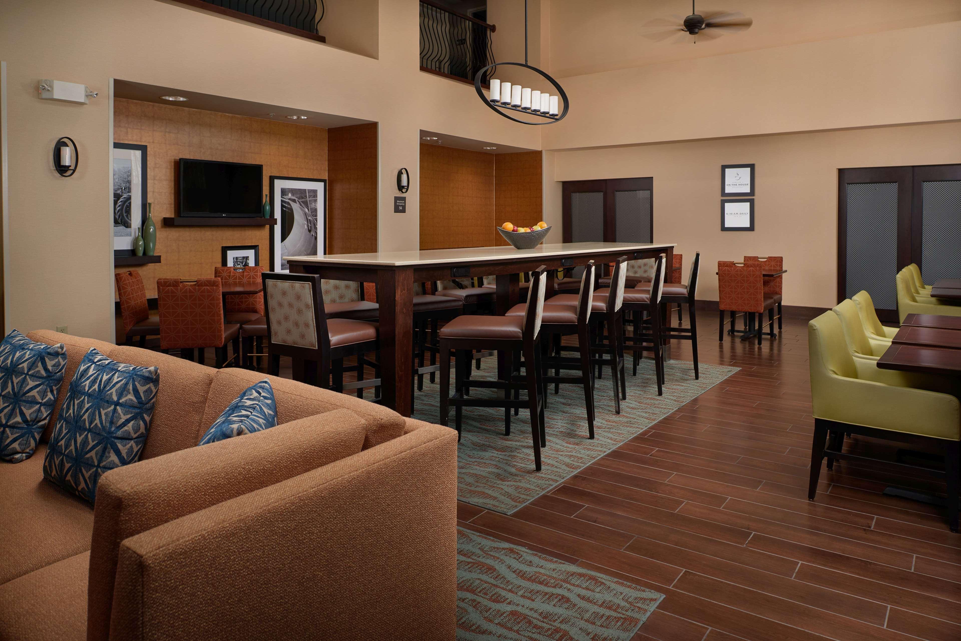 Hampton Inn & Suites Rogers Exterior photo