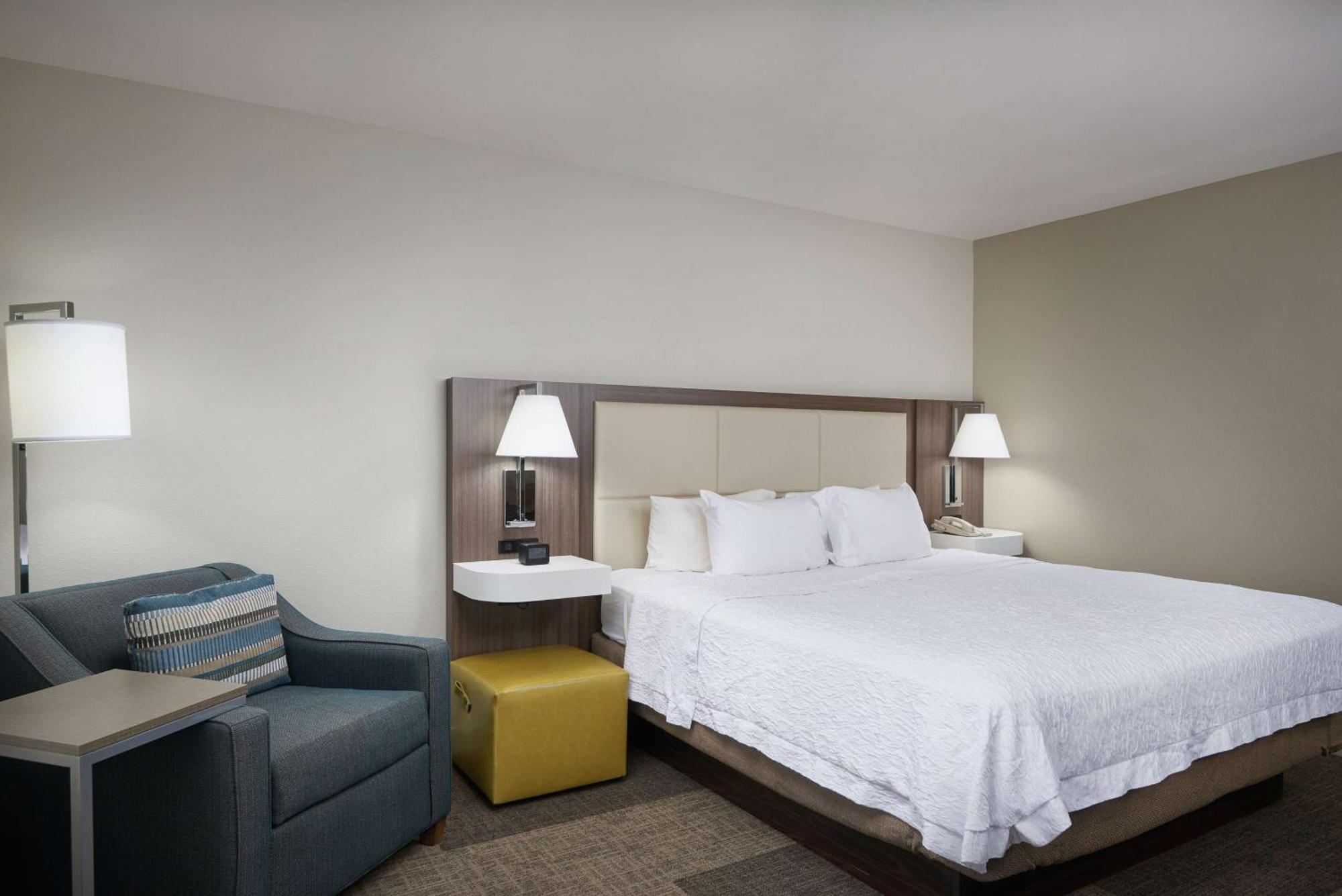 Hampton Inn & Suites Rogers Exterior photo