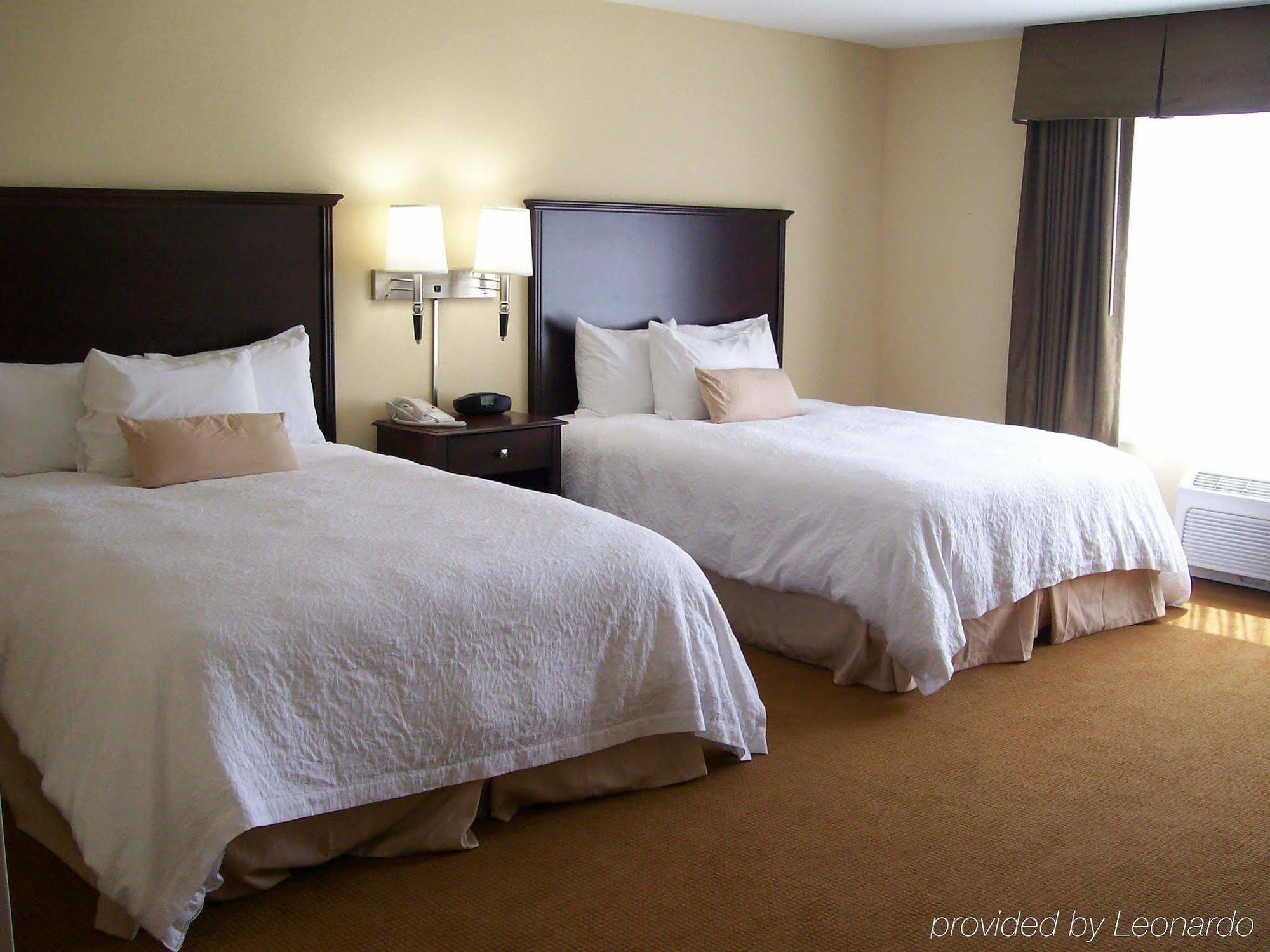 Hampton Inn & Suites Rogers Room photo