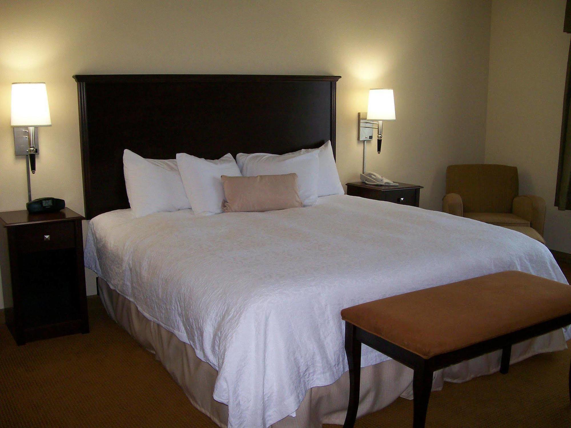 Hampton Inn & Suites Rogers Room photo